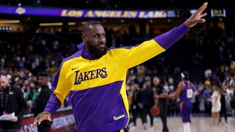 LeBron James los Lakers y espera haberles «hecho sentir orgullosos» mientras espera a su próximo equipo - Fox News