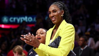 Lisa Leslie rips officials for missing Alyssa Thomas throat shove on Caitlin Clark - Fox News