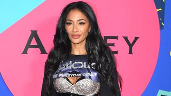 Nicole Scherzinger está espectacular en una serie de fotos en bikini en la playa - Fox News