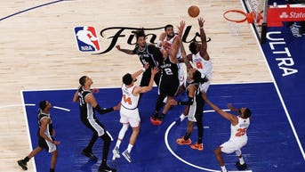 NJ homeowner builds replica of iconic Knicks Finals moment in must-see Halloween setup - Fox News