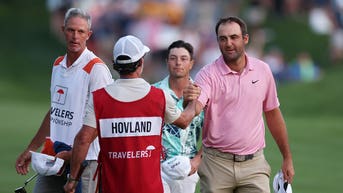 Scottie Scheffler emboca un putt decisivo y fuerza un desempate el lunes en el Travelers Championship - Fox News