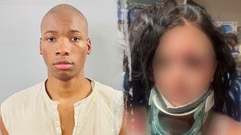 «Una turba que gritaba “¡Liberad a Karmelo!” persiguió a una mujer en un ataque sangriento mientras los matones vitoreaban al asesino, según cuenta la víctima»