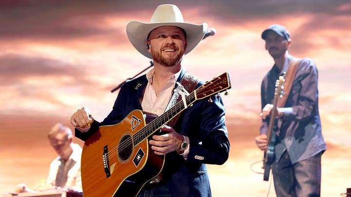 El cantante de country Cody Johnson nos cuenta su «sencillo» ritual antes de los conciertos