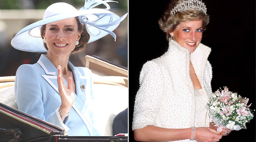 Royal family watches flypast from Buckingham Palace balcony
