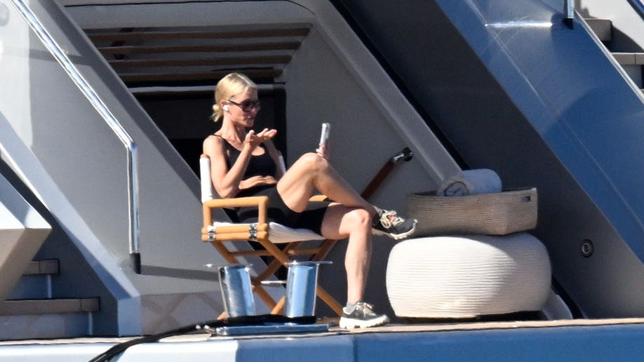 gwyenth-paltrow-black.jpg