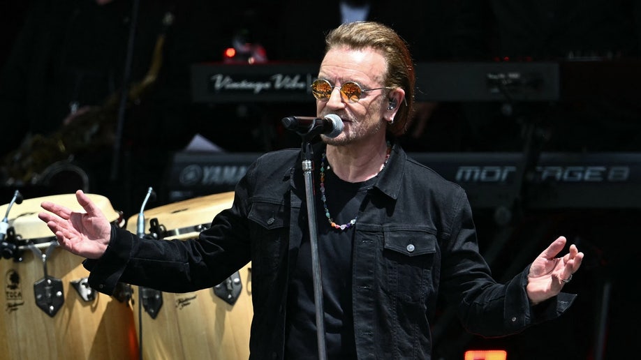 Bono sings at Obama's Presidential Center opening