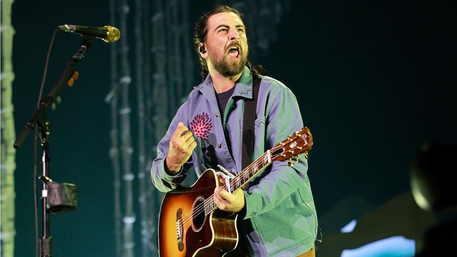 Rock star forced to issue plea after shocking incident at Philadelphia tour stop