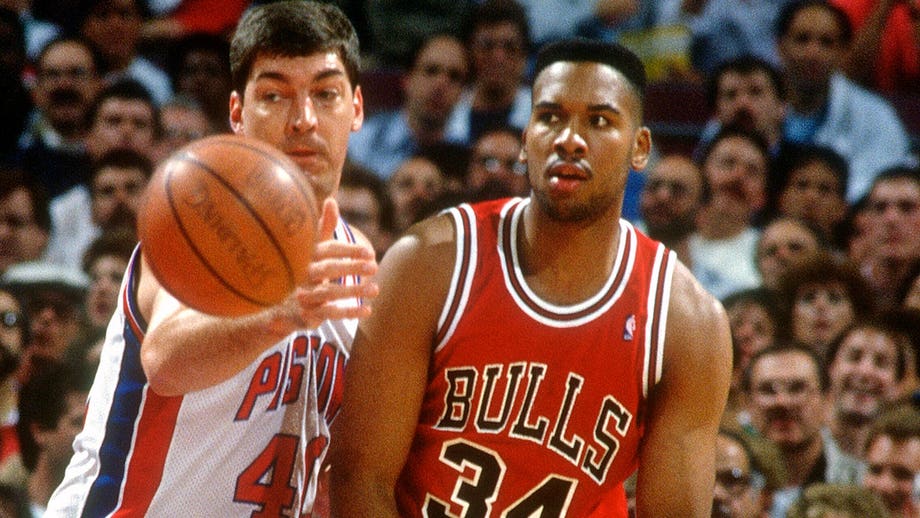 Stacey King, three-time NBA champion and Bulls broadcaster, dead at 59