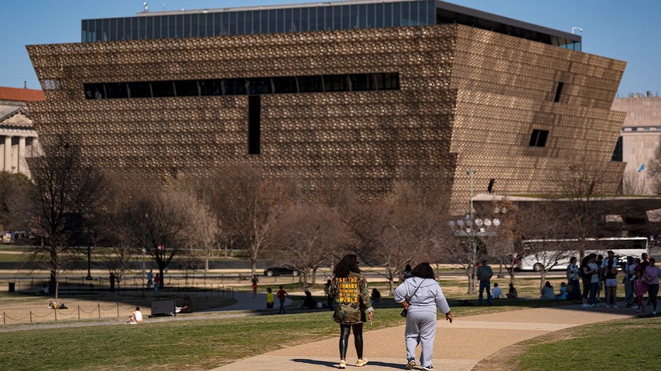 Smithsonian urged to withdraw from retreat with workshop run by educator with history of extreme rhetoric