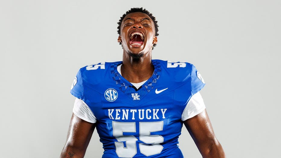 Kentucky football mourns Nic Smith after defensive lineman found dead on campus