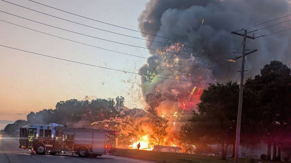 Responders put out explosive blaze at fireworks stand in Oklahoma