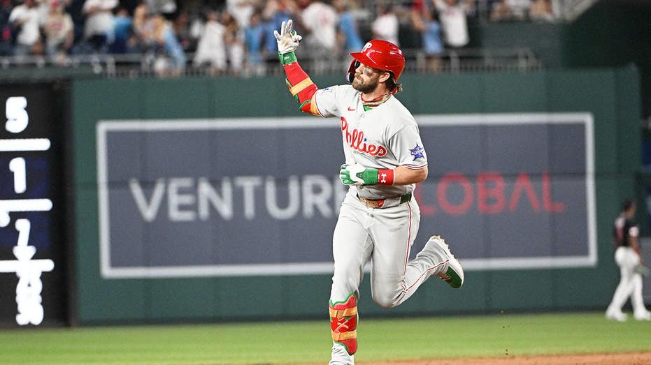 Bryce Harper responds to vulgar chants from National fans with a home run and a gesture during his trot