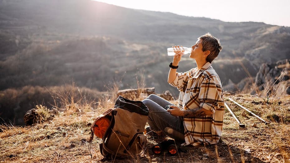 New high-tech jacket pulls drinking water from thin air, researchers say