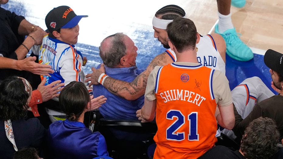 Knicks guard nearly wipes out Michael Bloomberg di