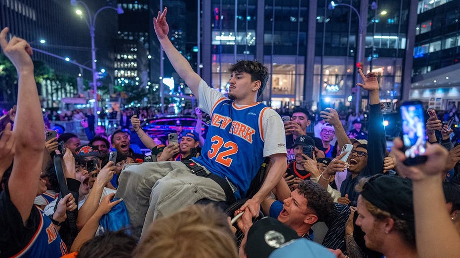 NYPD lifts ban on Knicks watch parties outside MSG for Game 1 of NBA Finals after fans were too rowdy