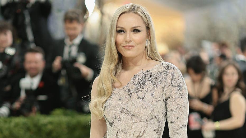 Lindsey Vonn all smiles as she's able to return to dumping out actual workout content again