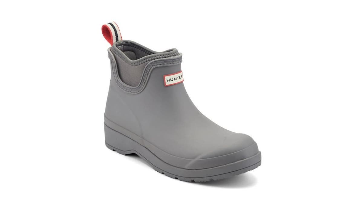 Stay steady and dry in wet conditions.