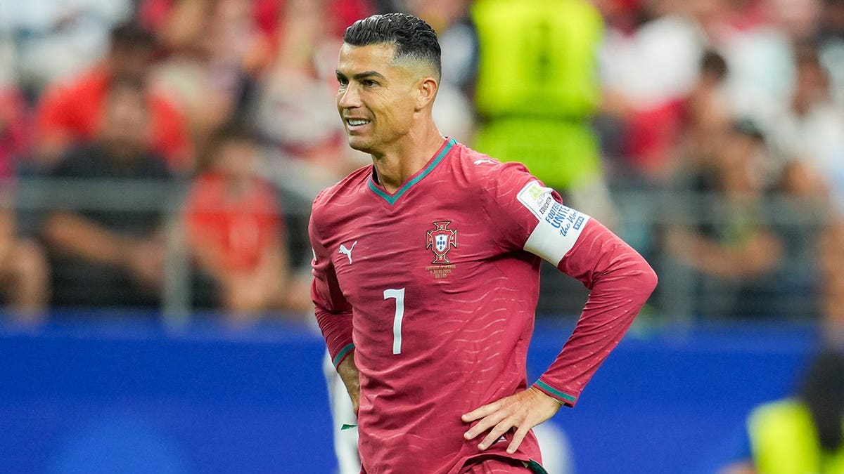 Cristiano Ronaldo vyzerá na ihrisku