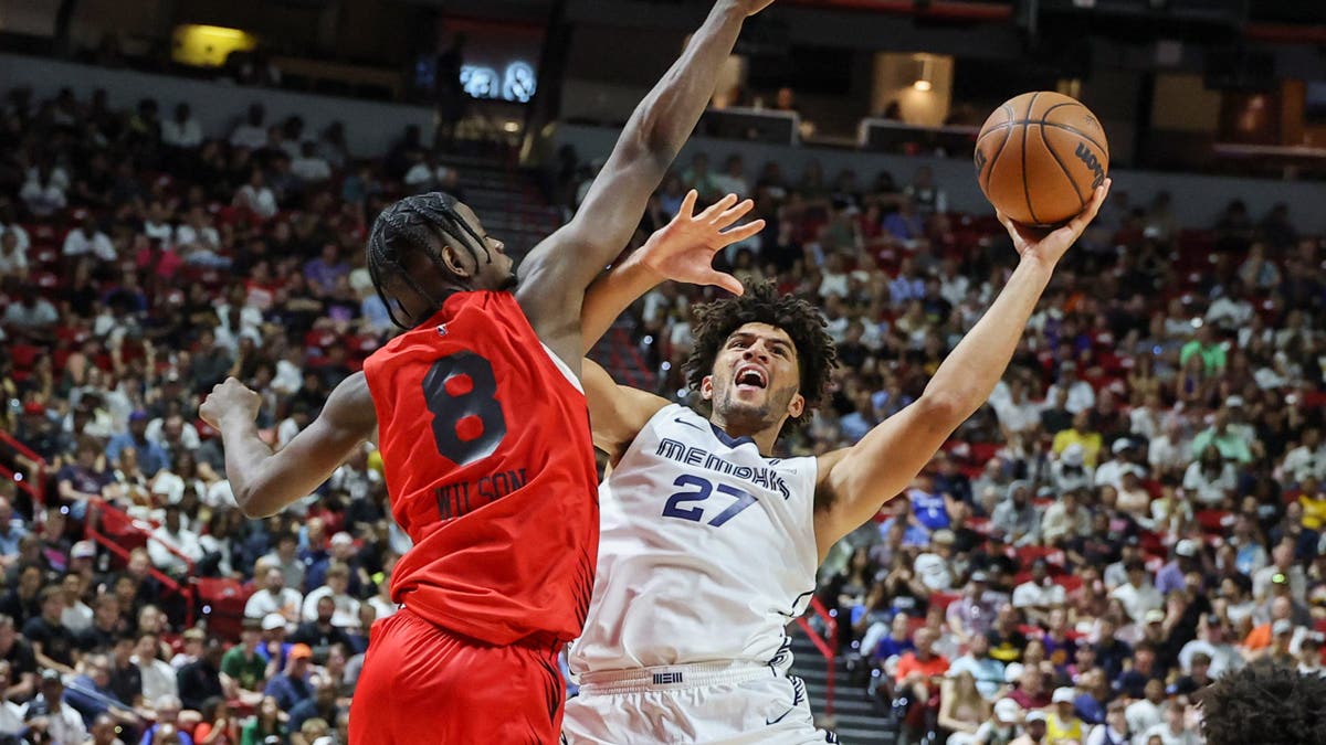 Cameron Boozer shoots against Caleb Wilson during an NBA Summer League game.