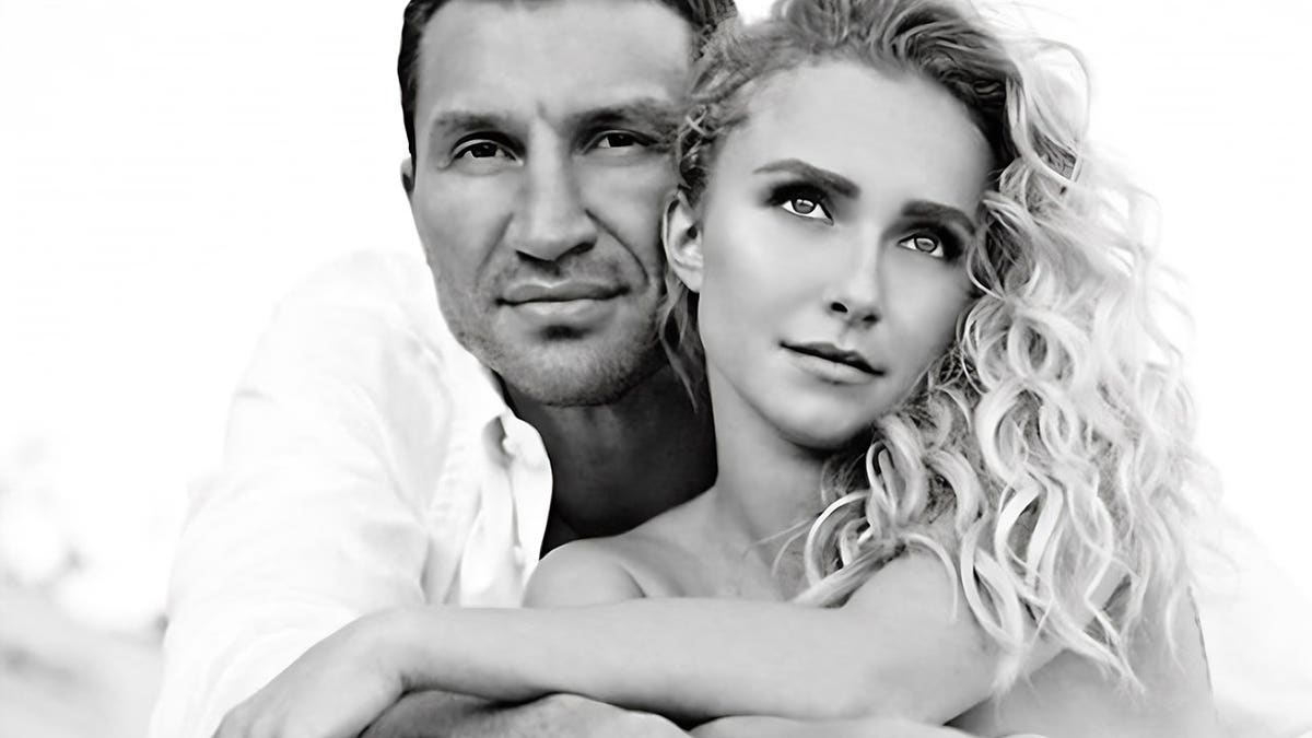 Hayden Panettiere and Wladimir Klitschko holding on to each other.