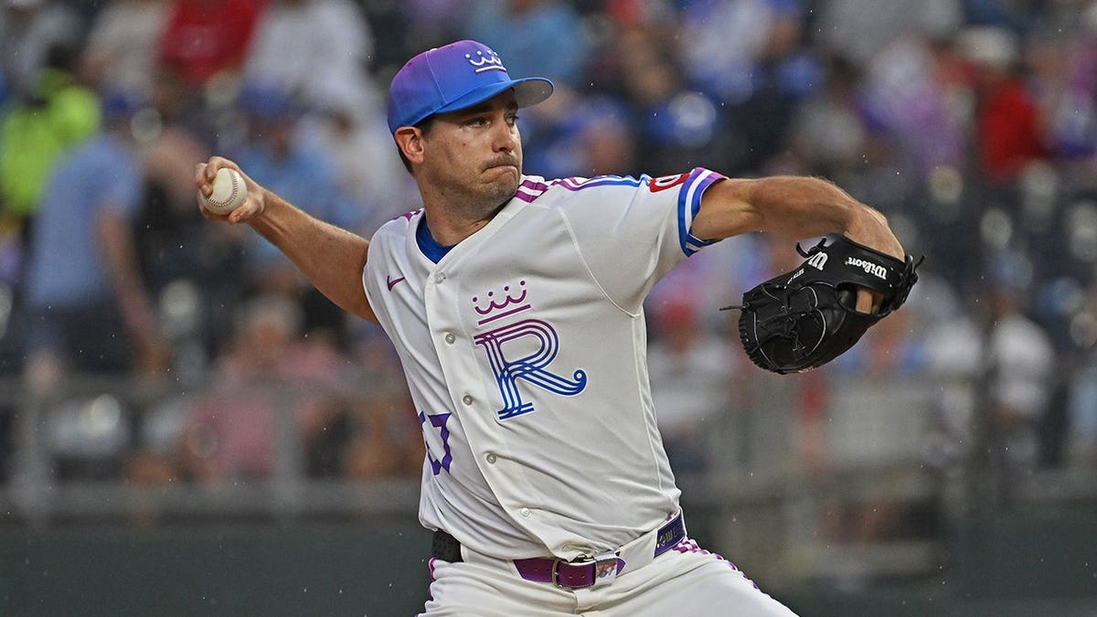 Seth Lugo throws a pitch at Kauffman Stadium.
