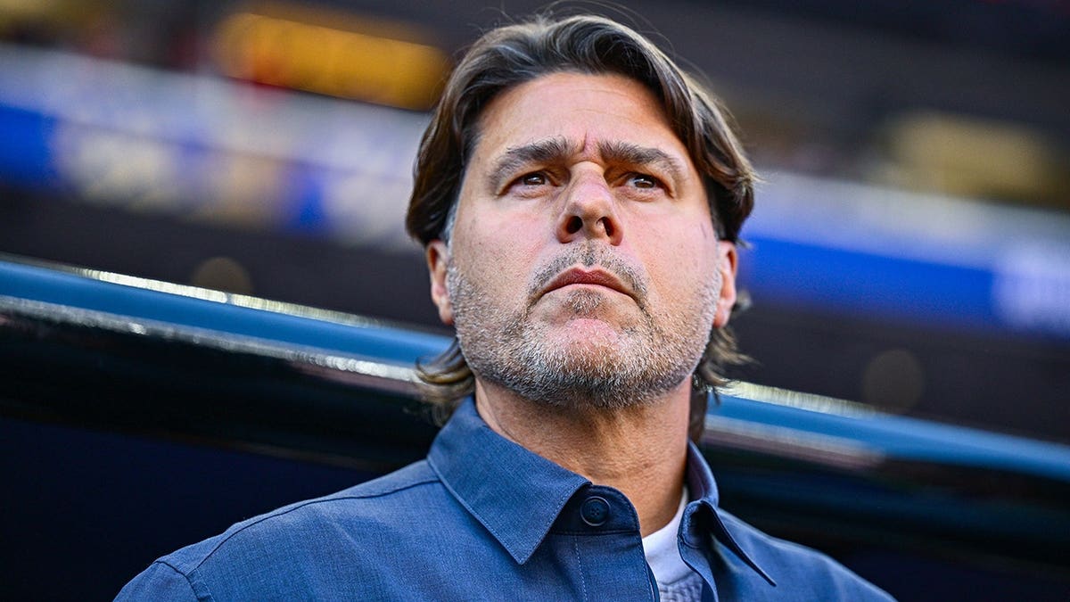 Mauricio Pochettino looks on pitch