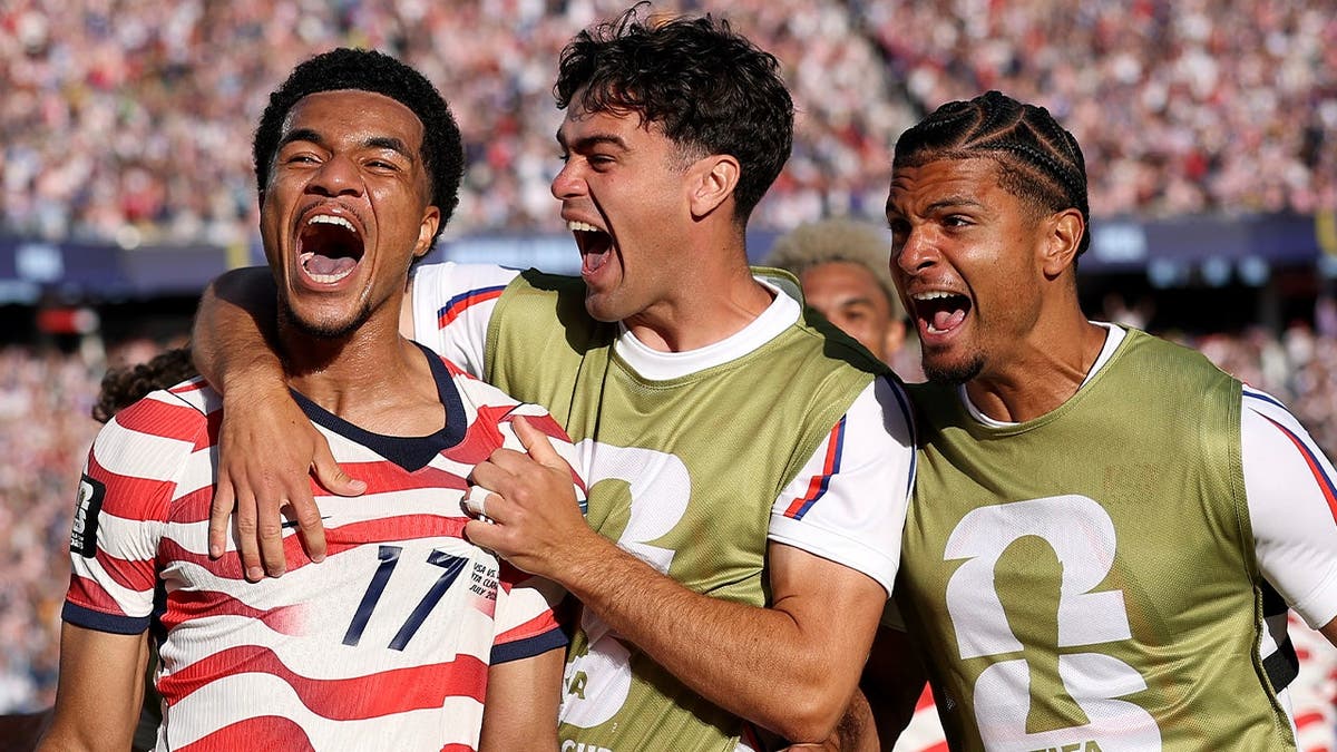 US players celebrate