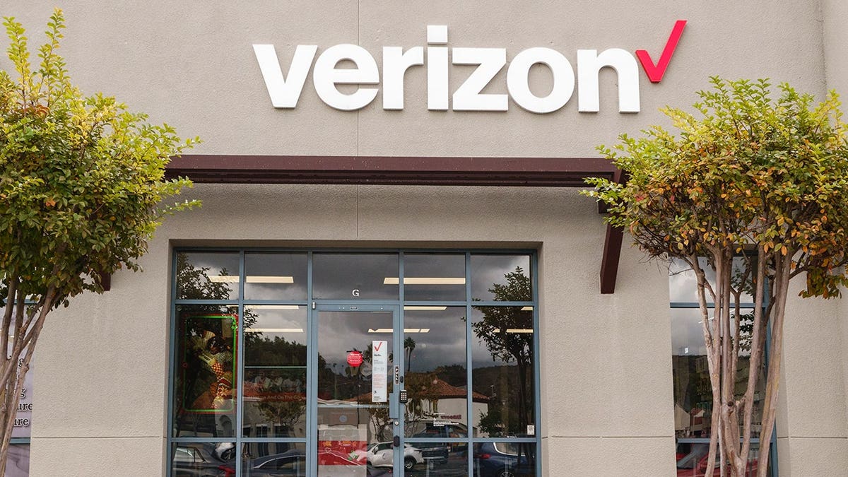 Street view of a Verizon marquee.