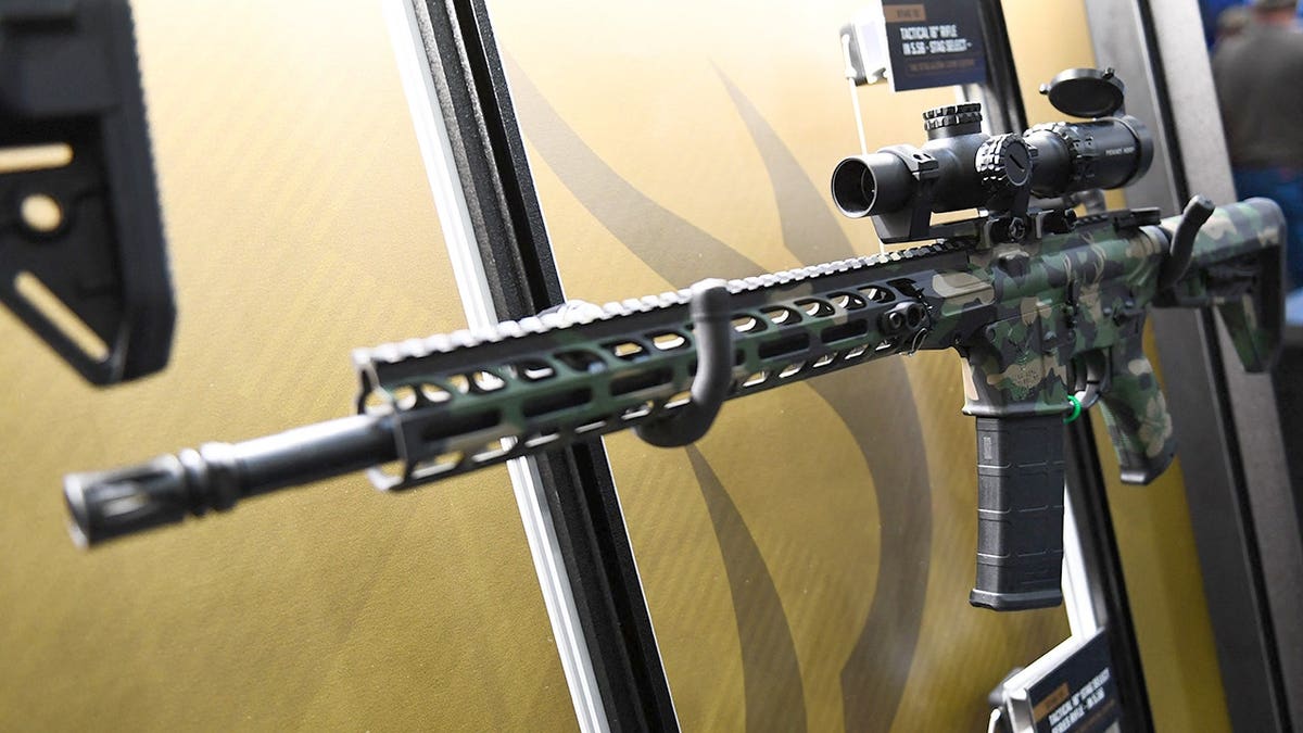 Pistola estilo AR-15