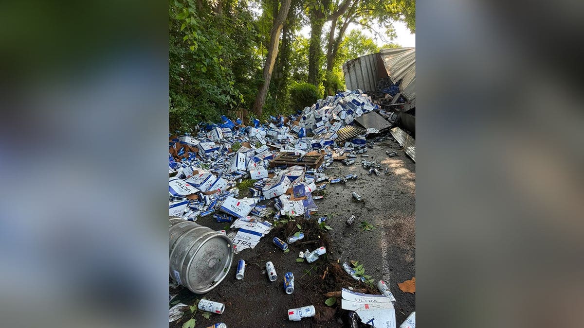 latas de cerveza, ruta 44