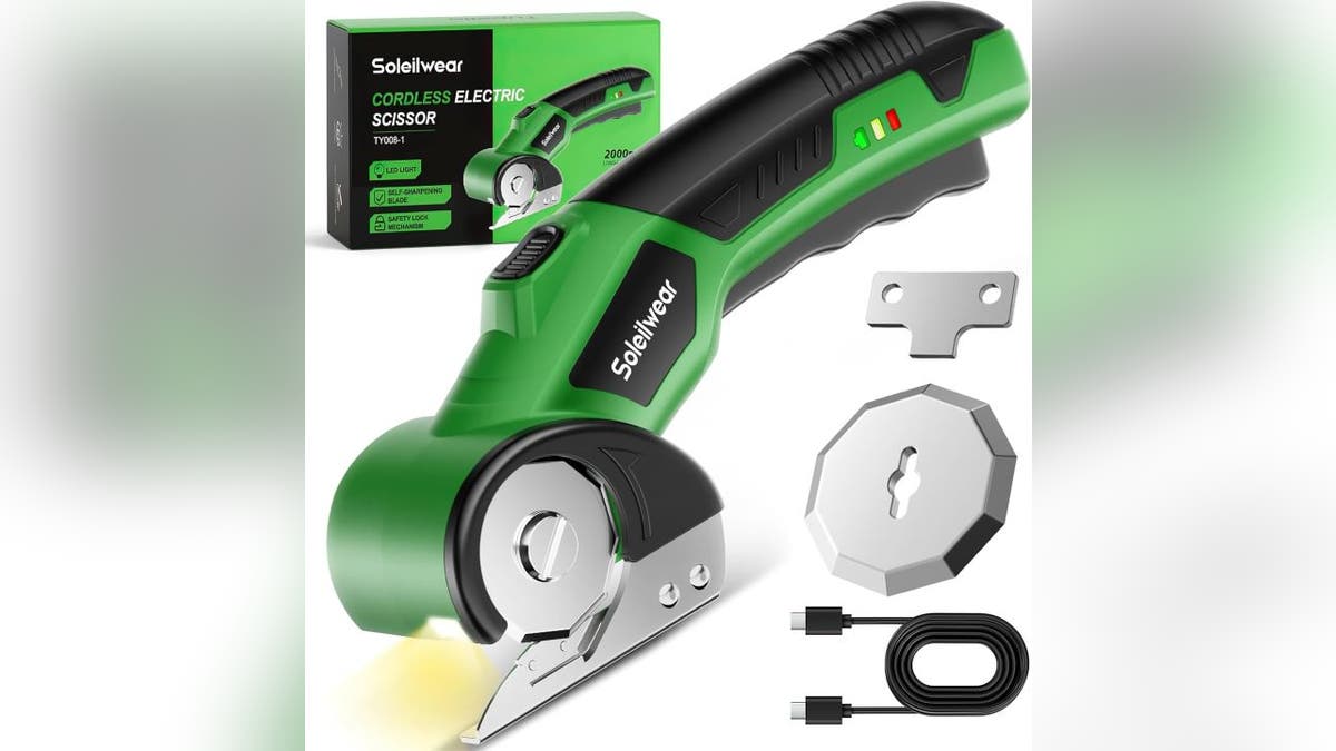 Make quick work of large cardboard boxes with this cutter's sharp blade. 