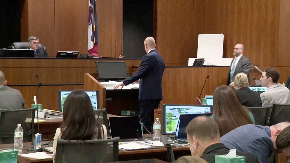 Tyler Robinson, acusado del asesinato a tiros del activista conservador Charlie Kirk, asiste a una audiencia preliminar en Provo.