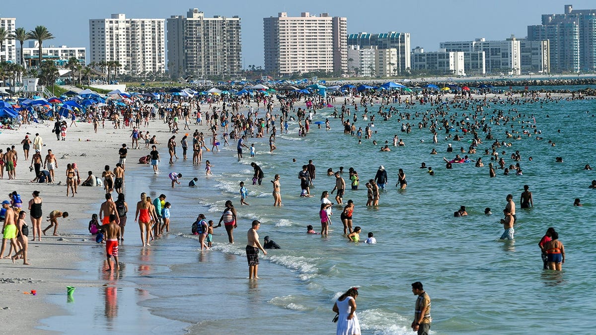 crowd beach florida