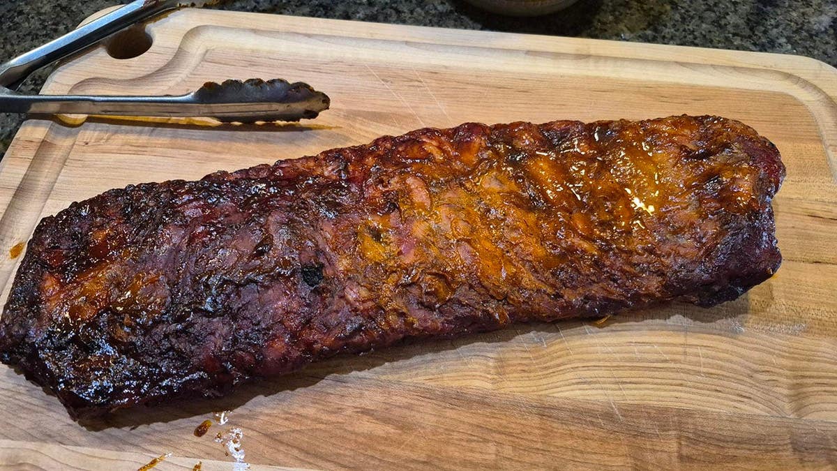 Screencaps reader Dennis shares his meat.