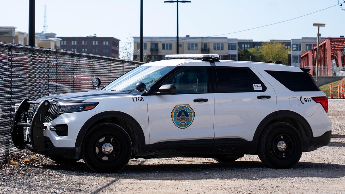 Des Moines police car
