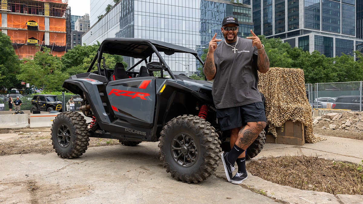 Dion Dawkins para Polaris