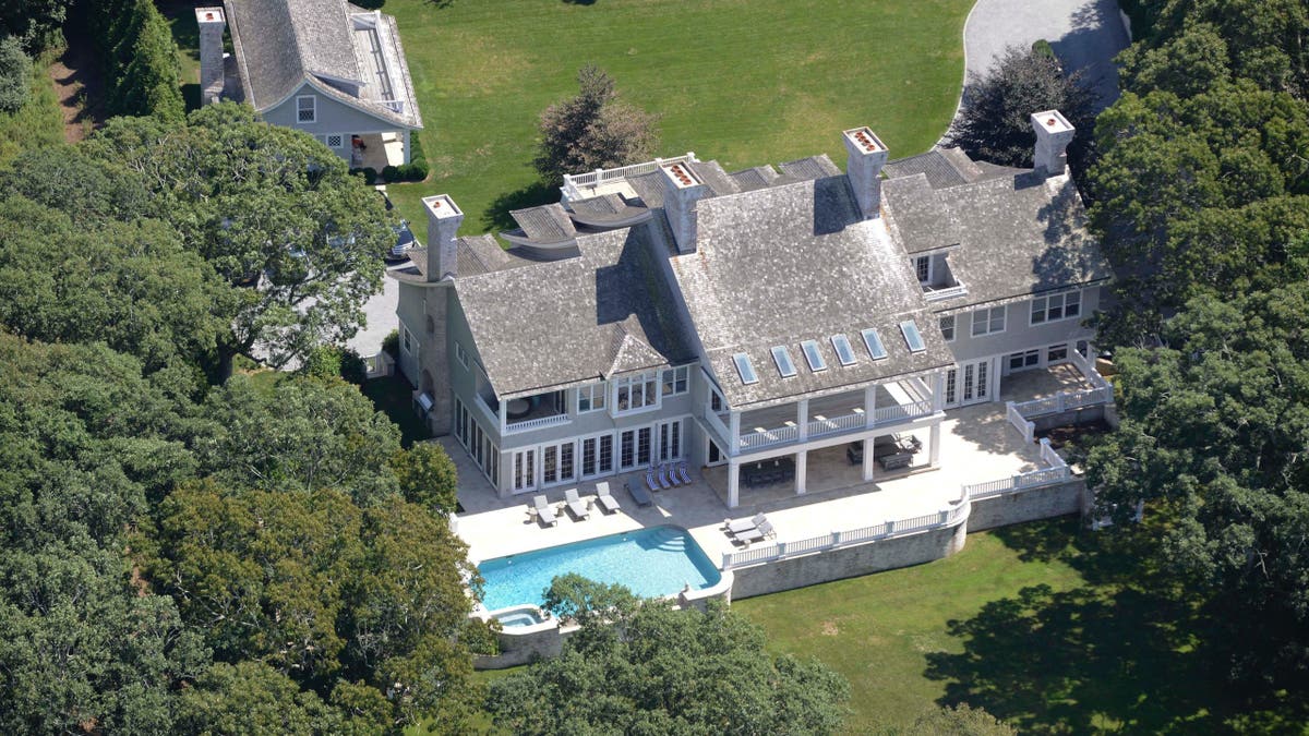 Aerial view of Beyonce and Jay-Z house