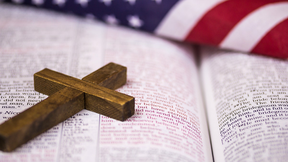 The Bible pinch nan American emblem and transverse connected top.