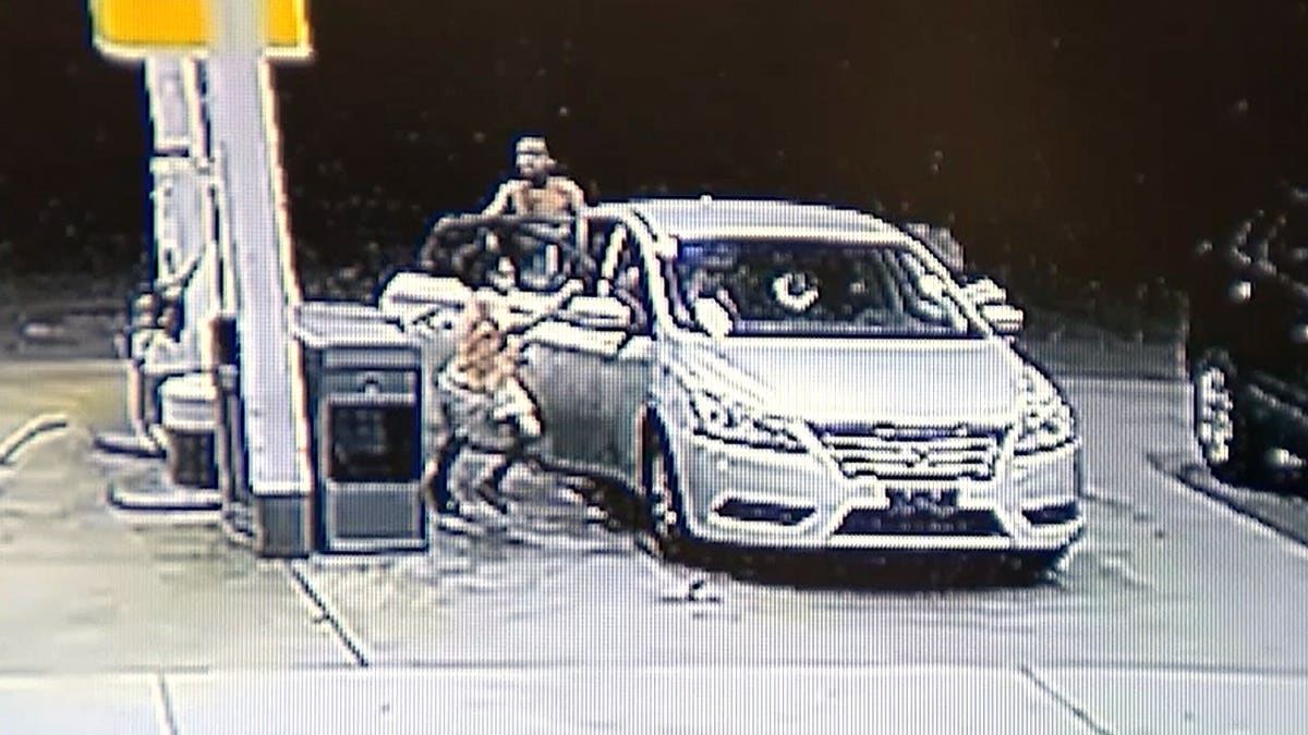 Surveillance video shows a mother using a gas pump hose to fend off a man near her family's vehicle at a Georgia gas station.
