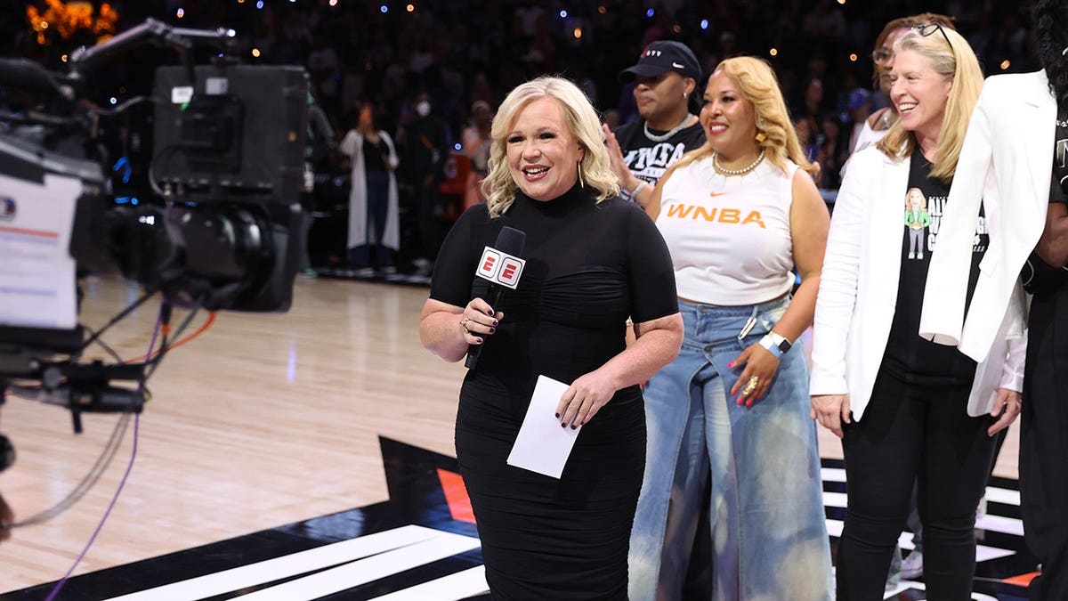 Holly Rowe smiles before the game at United Center in Chicago.