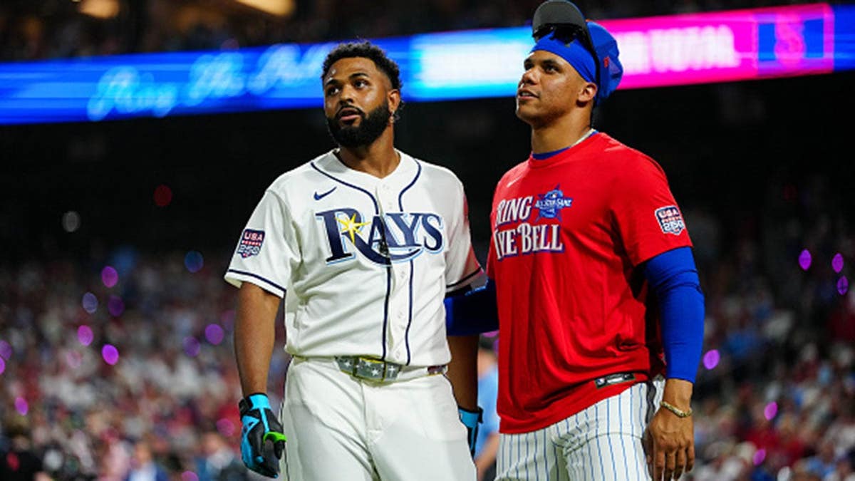 Junior Caminero meets Juan Soto during the Home Run Derby in Philadelphia.