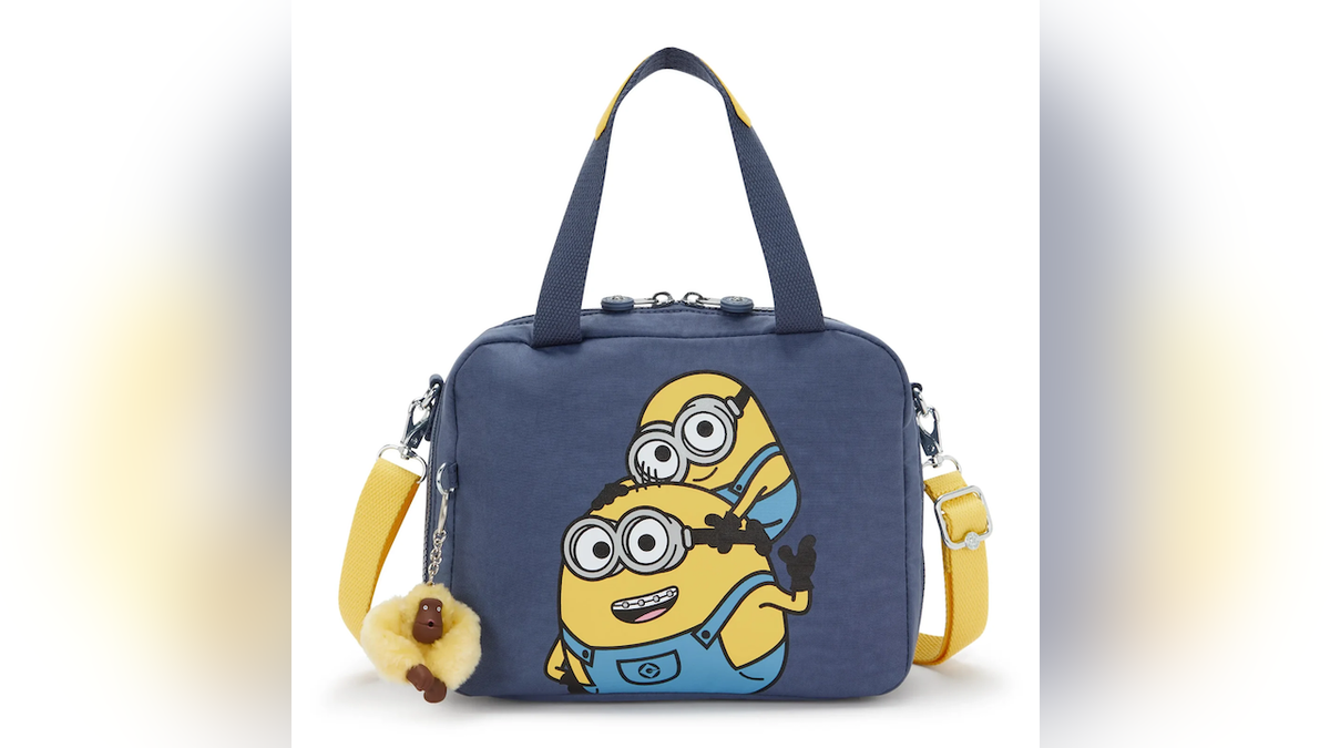 Minions make a silly appearance in this insulated lunch bag.