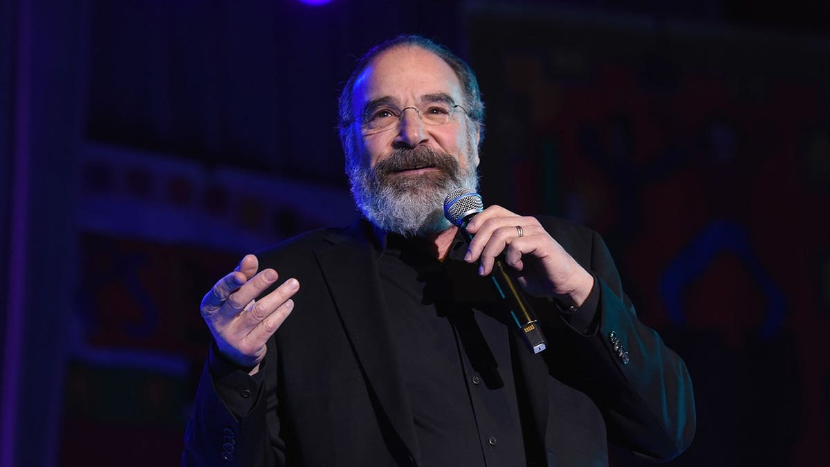 Mandy Patinkin performs onstage at The Ziegfeld Ballroom during a gala.