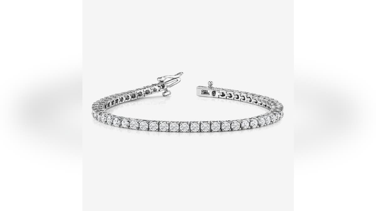 The box clasps keeps this bracelet secure. 
