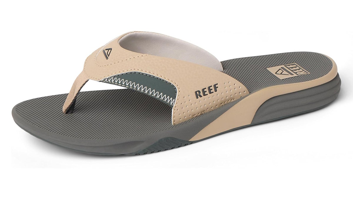 Wear supportive sandals for long walks on the beach.