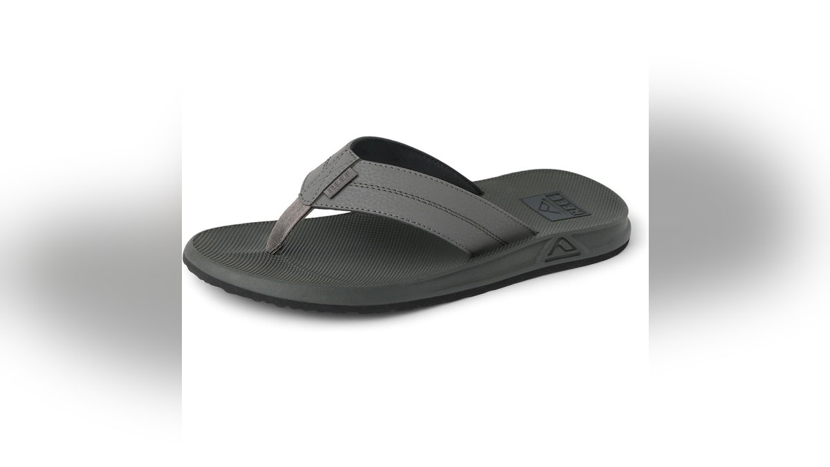 Wear supportive sandals for long walks on the beach.