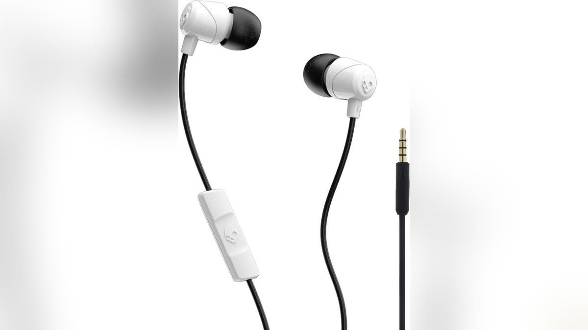 These wired buds have a built-in microphone.