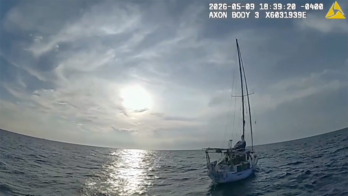 La imagen muestra al velero «Soulmate» navegando por el océano