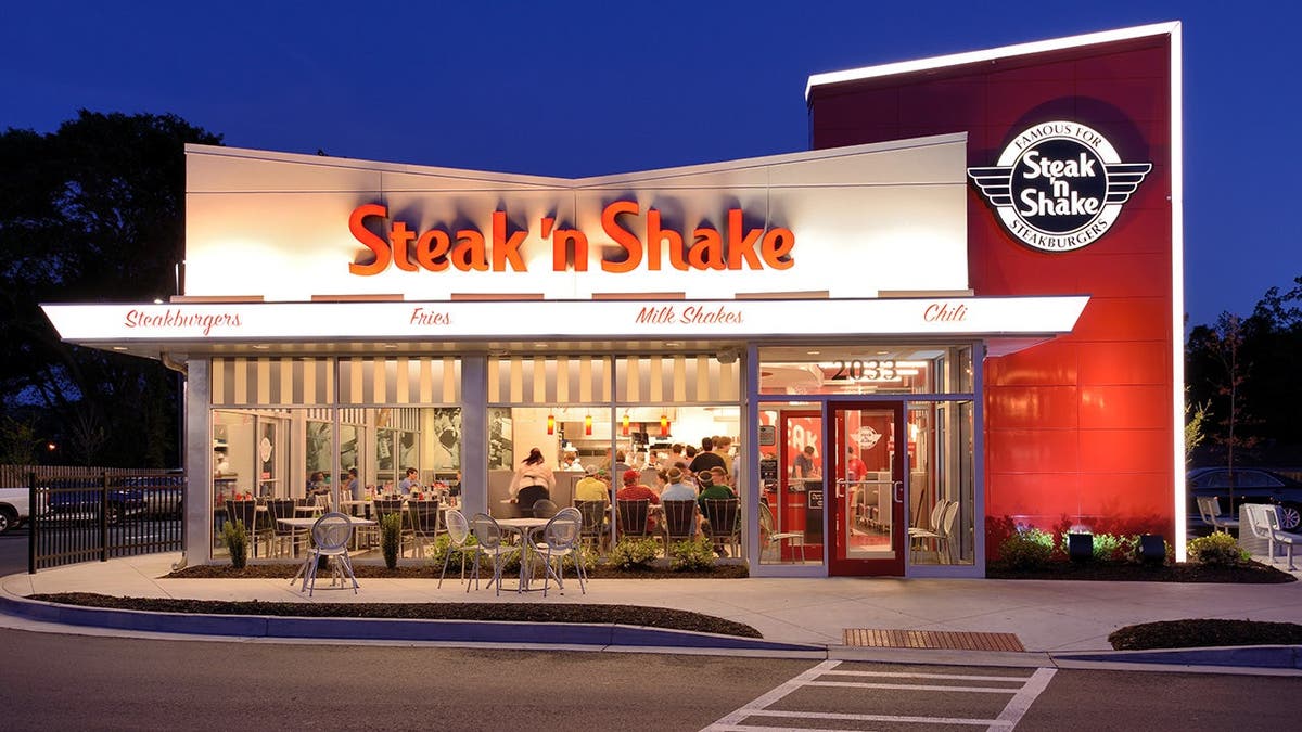 The exterior of a Steal 'n Shake restaurant.