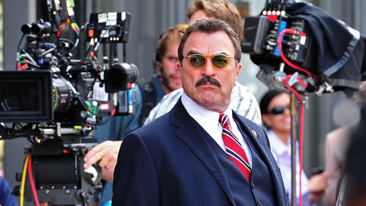 Tom Selleck films on a Manhattan street.